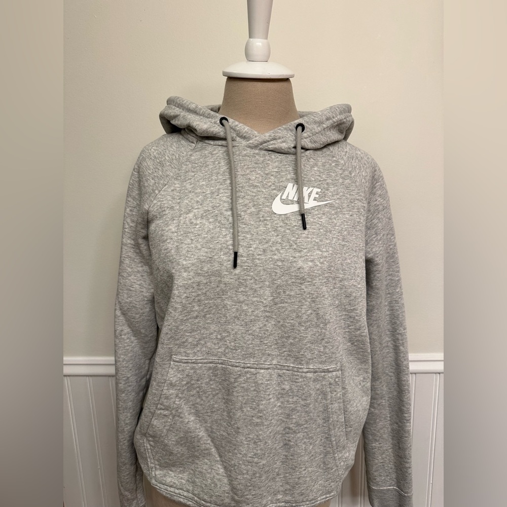 Nike; Size: M; Color: grey